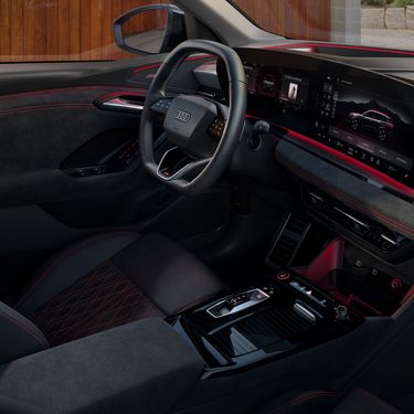 View cockpit Audi SQ6 SUV e-tron
