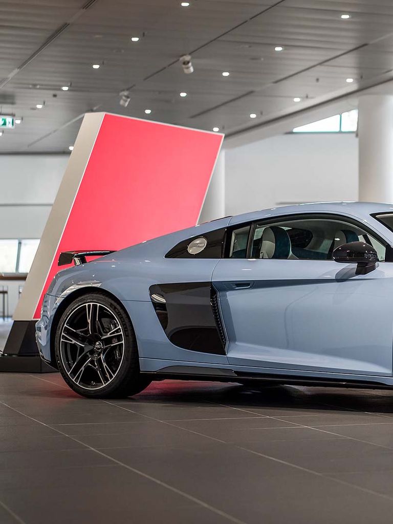 Side view of the Audi R8 coupé V10 perfomance quattro in blue in an Audi Centre