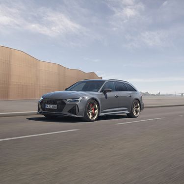 Audi RS 6 Avant perfromance dynamic front view