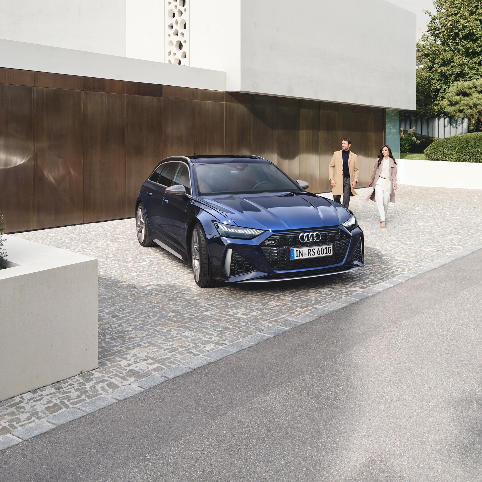 Eingedrehte Frontansicht Audi RS 6 Avant