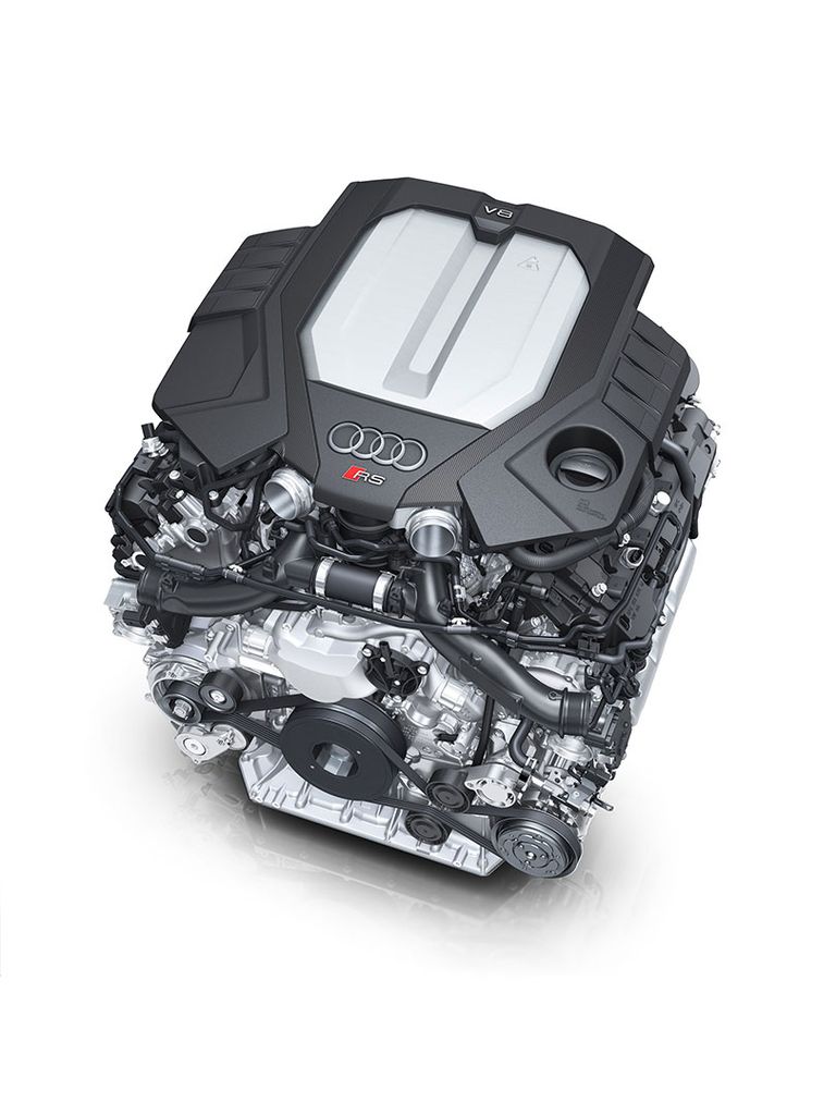 Audi RS 6 Avant engine view