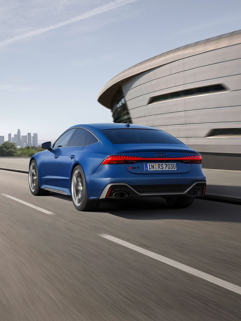 Dynamic rear view of the Audi RS 7 Sportback
