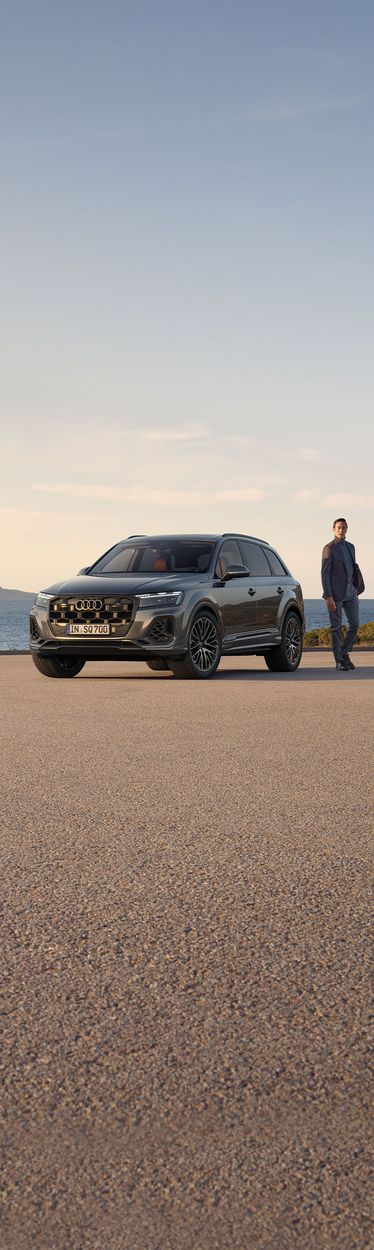 Front view Audi SQ7